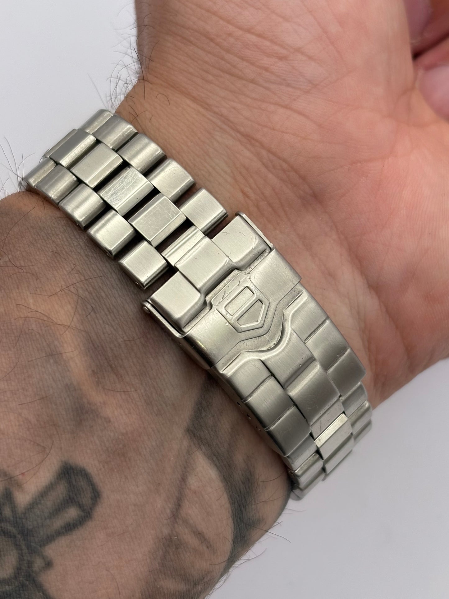 Tag Heuer 2000 38mm full size men’s quartz watch.