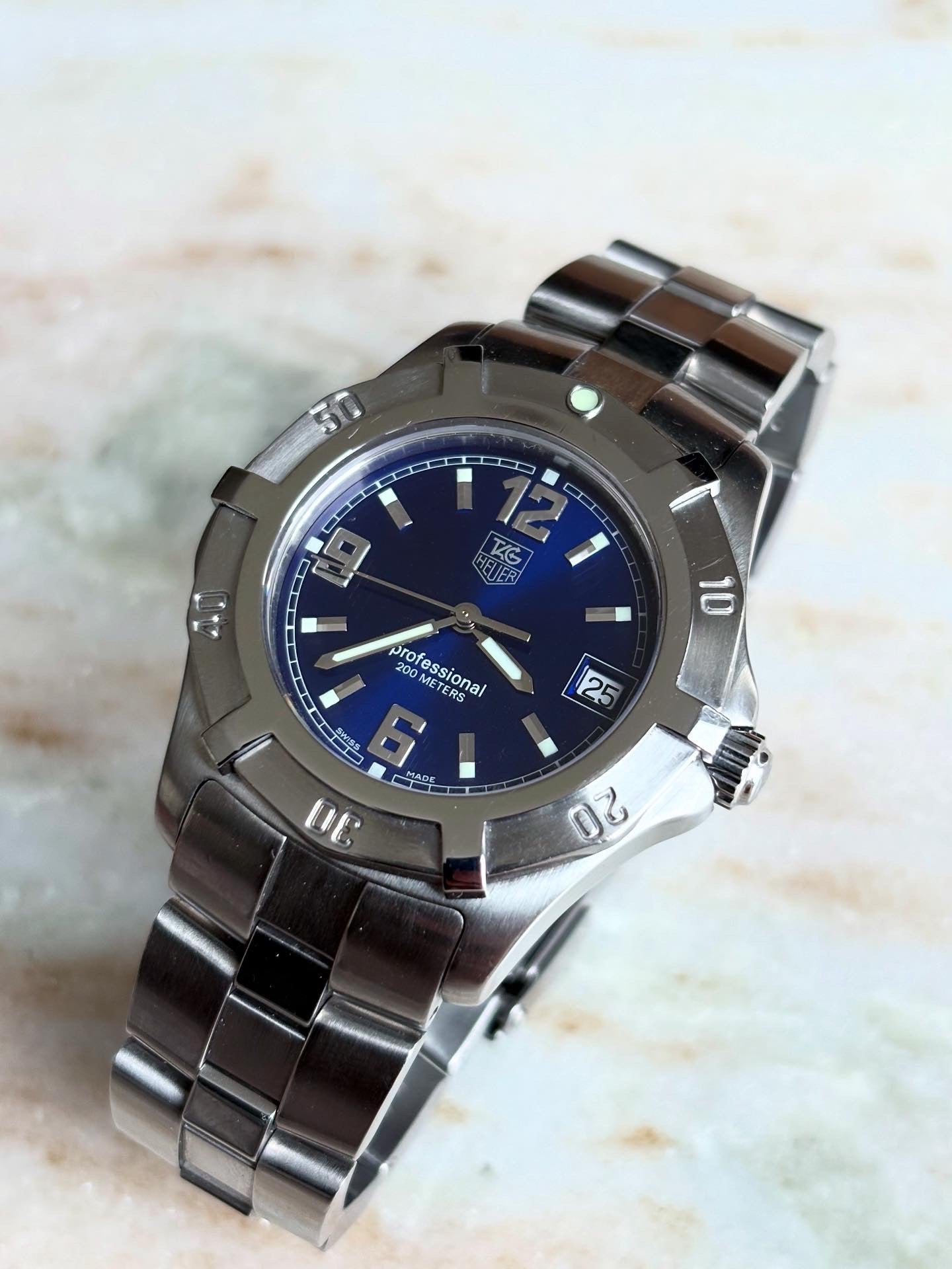 Tag Heuer 2000 Exclusive: 38mm Quartz Men’s Watch