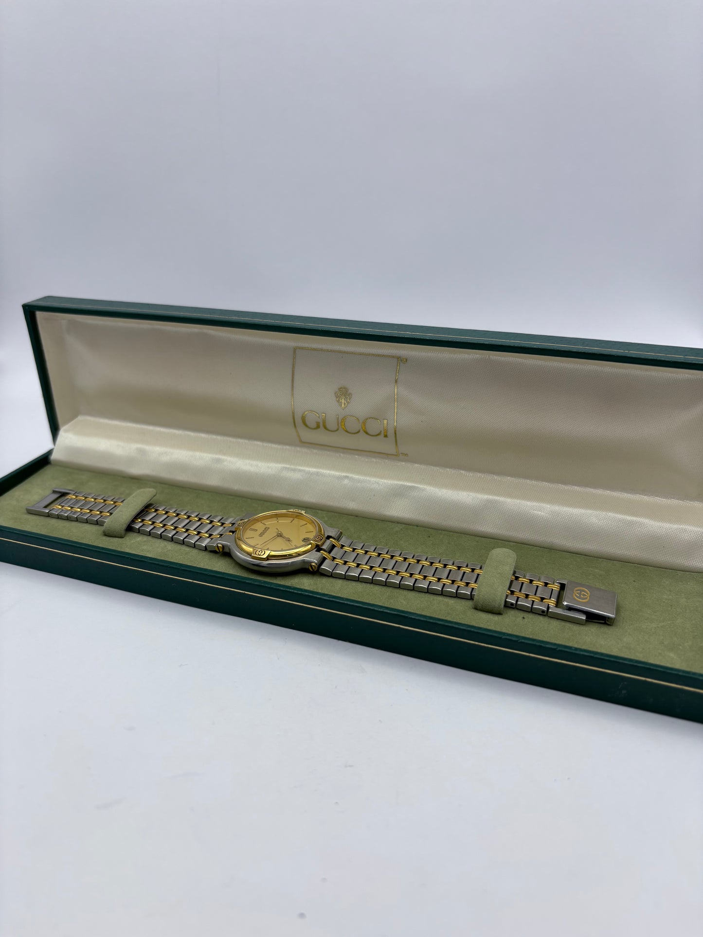 Gucci 9000M 1990s vintage men’s/Unisex watch