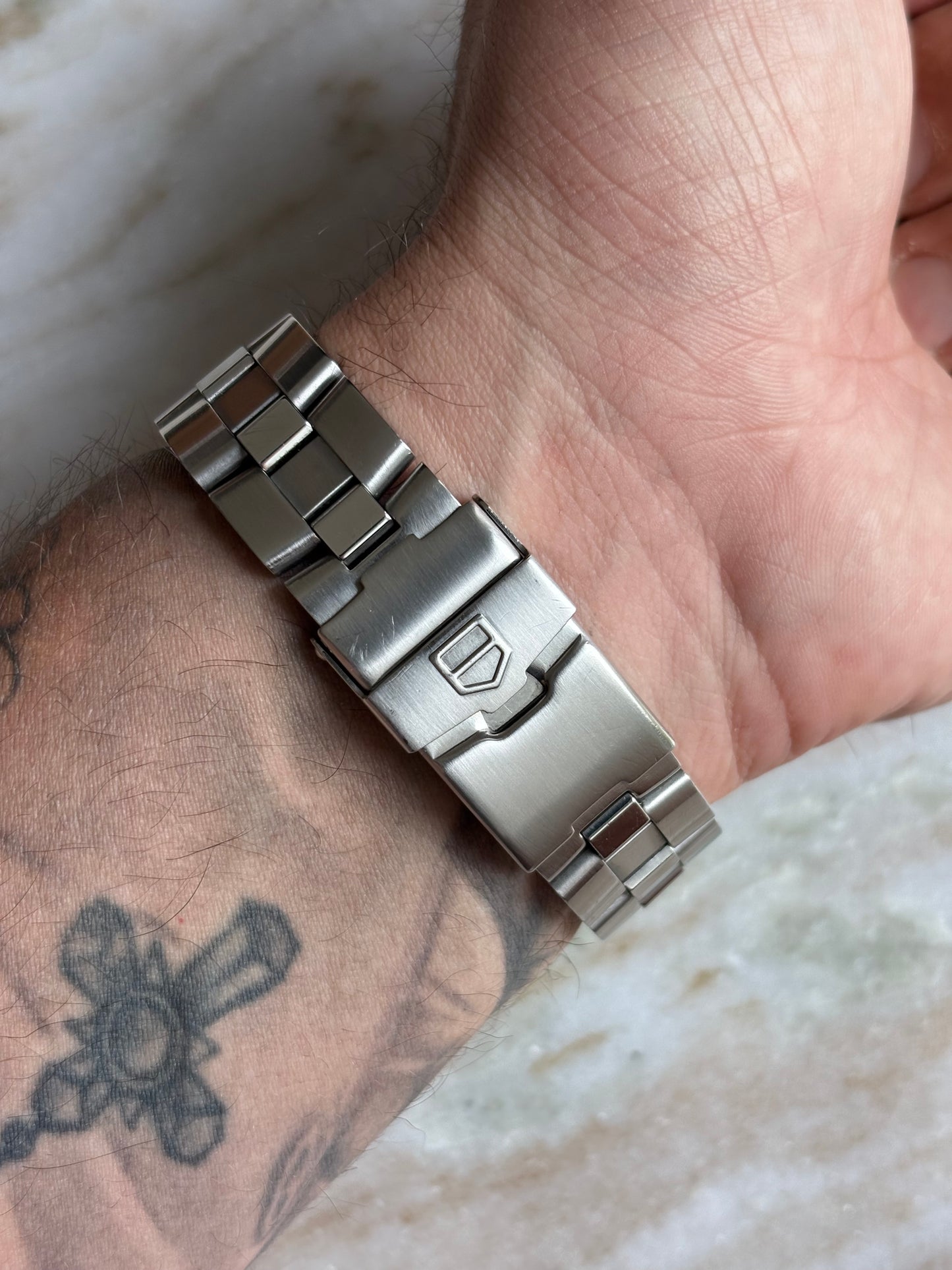 Tag Heuer 2000 Exclusive: 38mm Quartz Men’s Watch