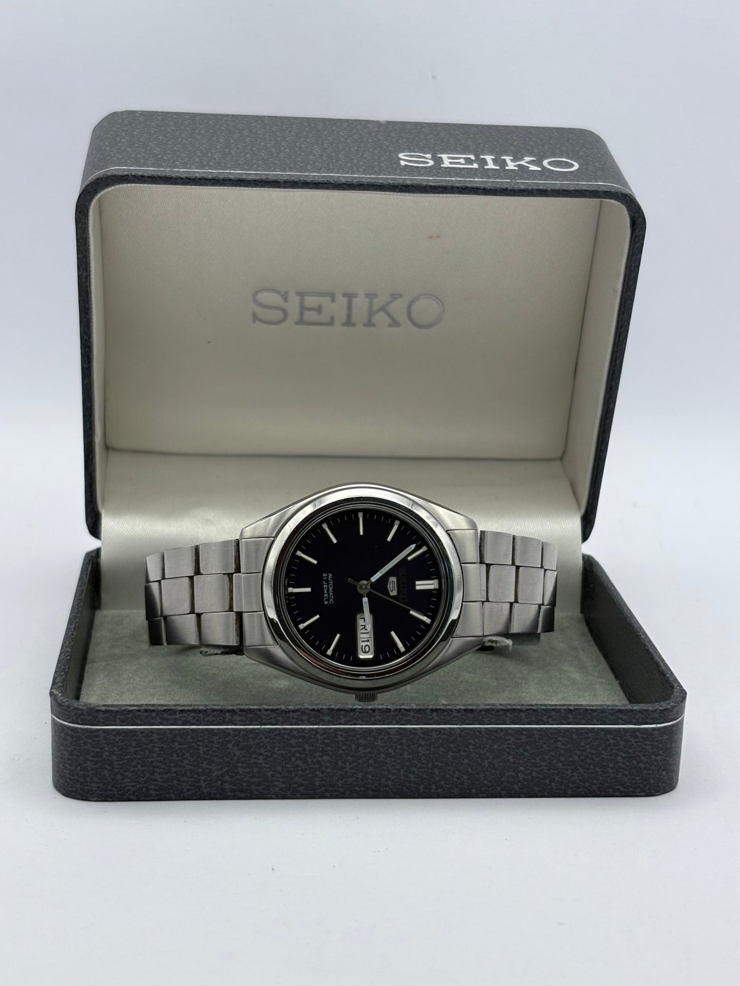 Seiko 5 Automatic men’s vintage watch midnight blue dial.