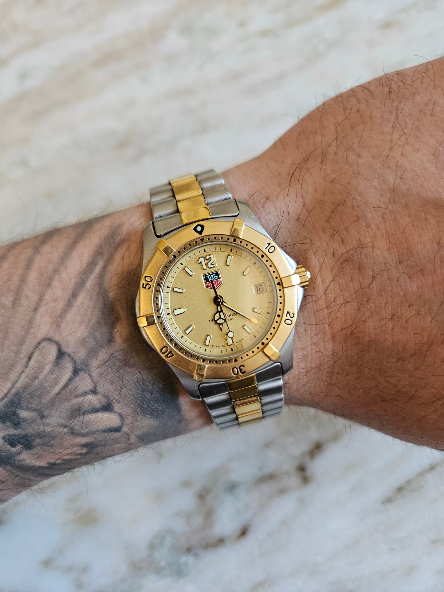 Tag Heuer 2000 Mid-size WK1221 Quartz Watch