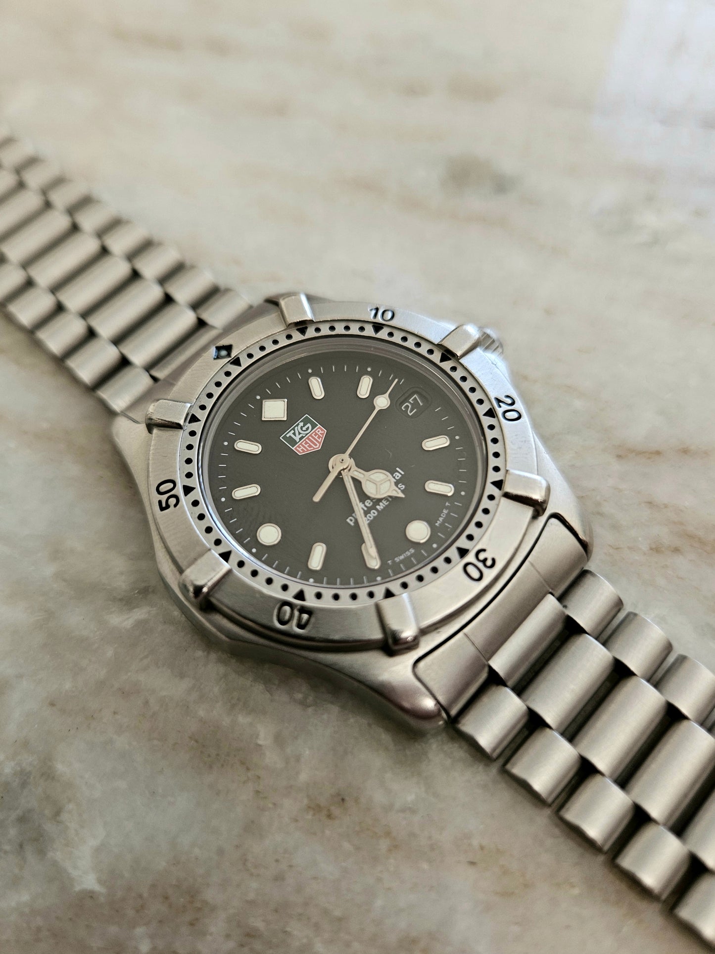 Tag Heuer 2000 WE1210-R Quartz Midsize Watch.