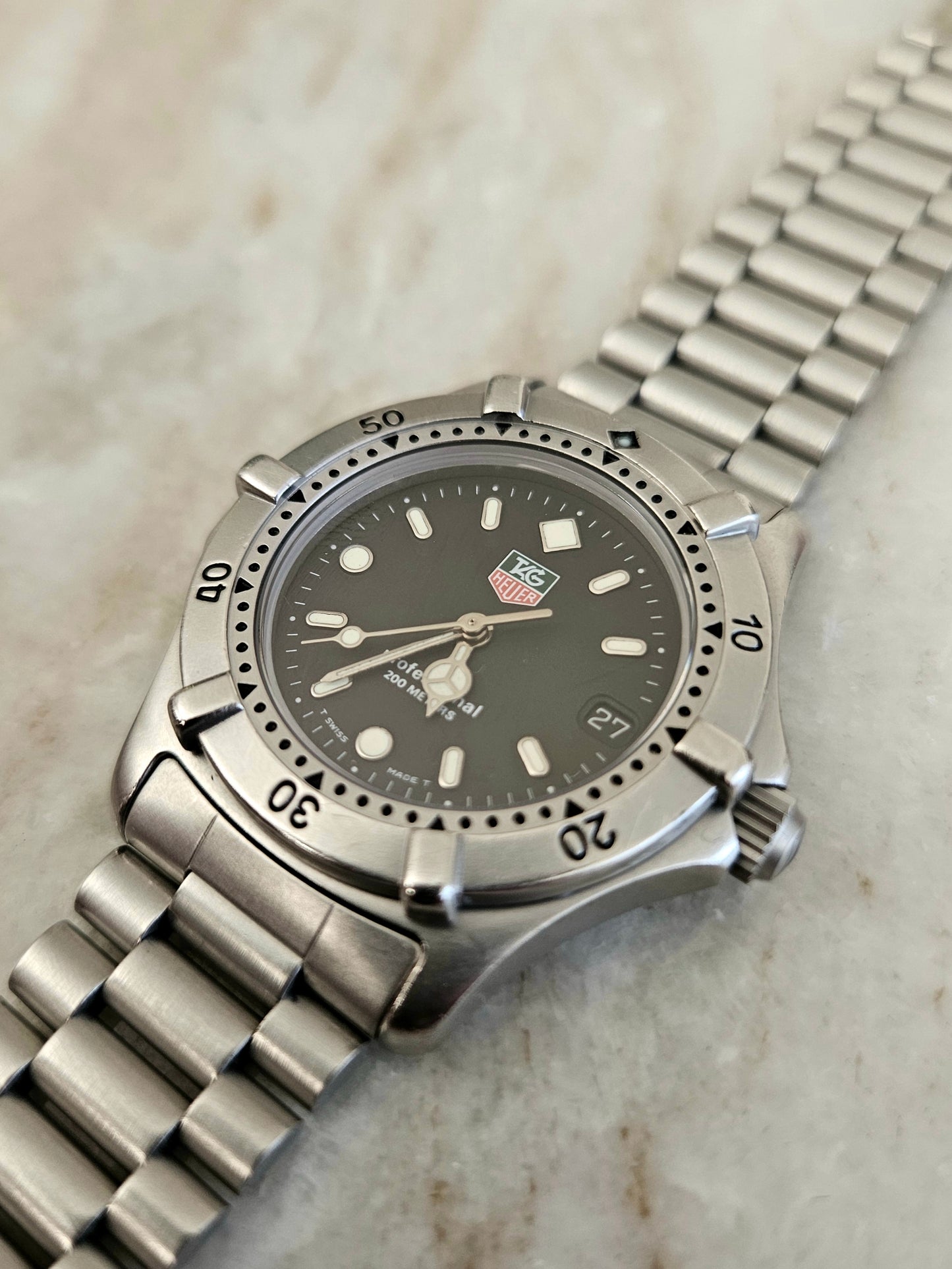 Tag Heuer 2000 WE1210-R Quartz Midsize Watch.