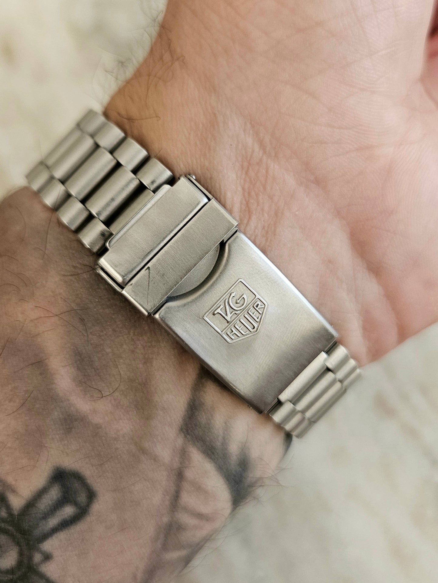 Tag Heuer 2000 WE1210-R Quartz Midsize Watch.
