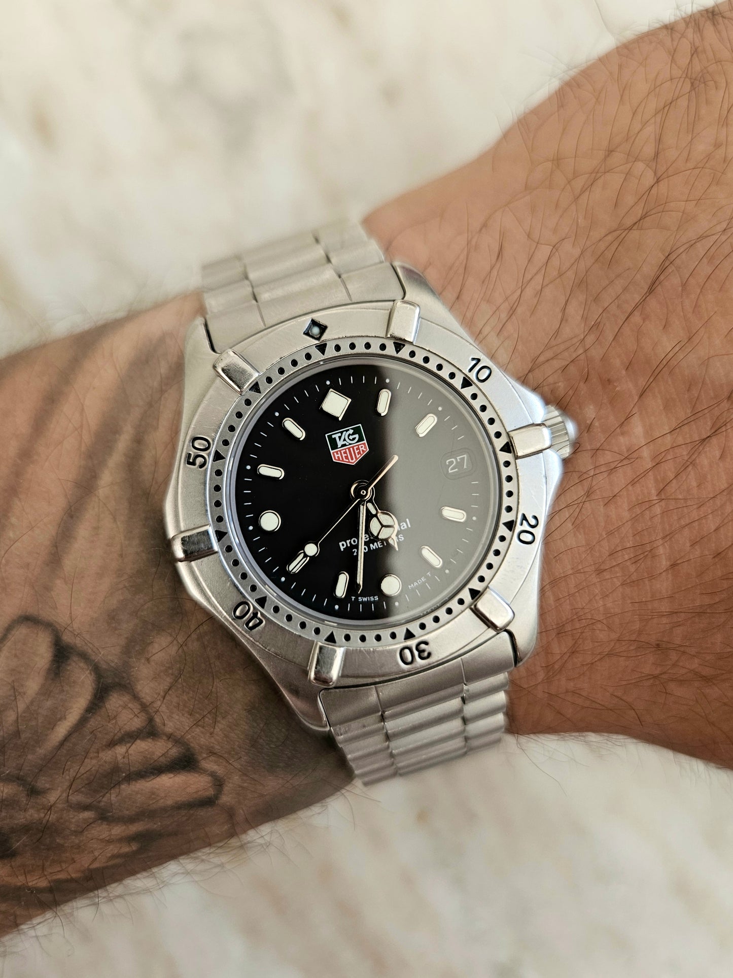 Tag Heuer 2000 WE1210-R Quartz Midsize Watch.