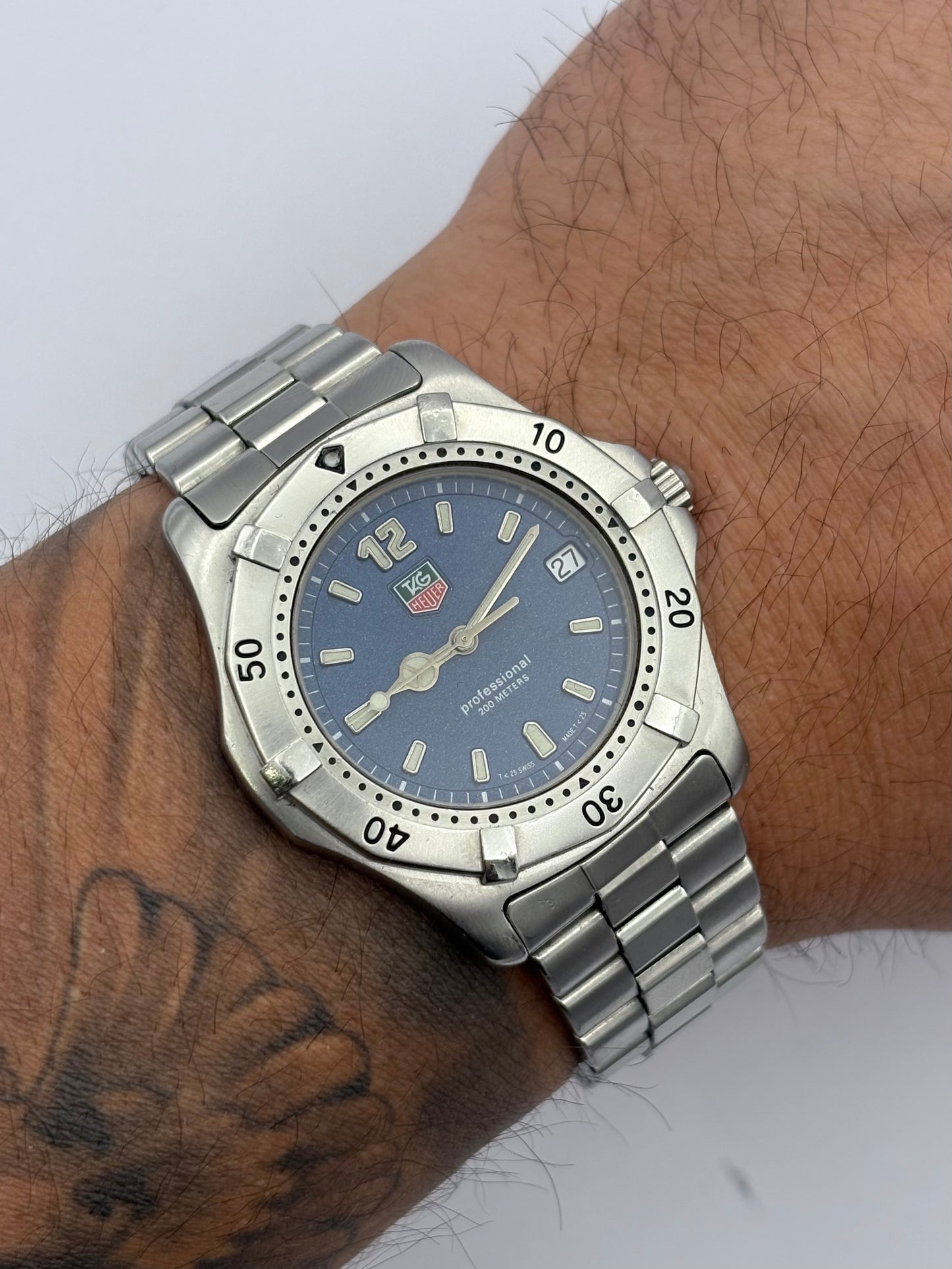 Tag Heuer 2000 38mm full size men’s quartz watch.