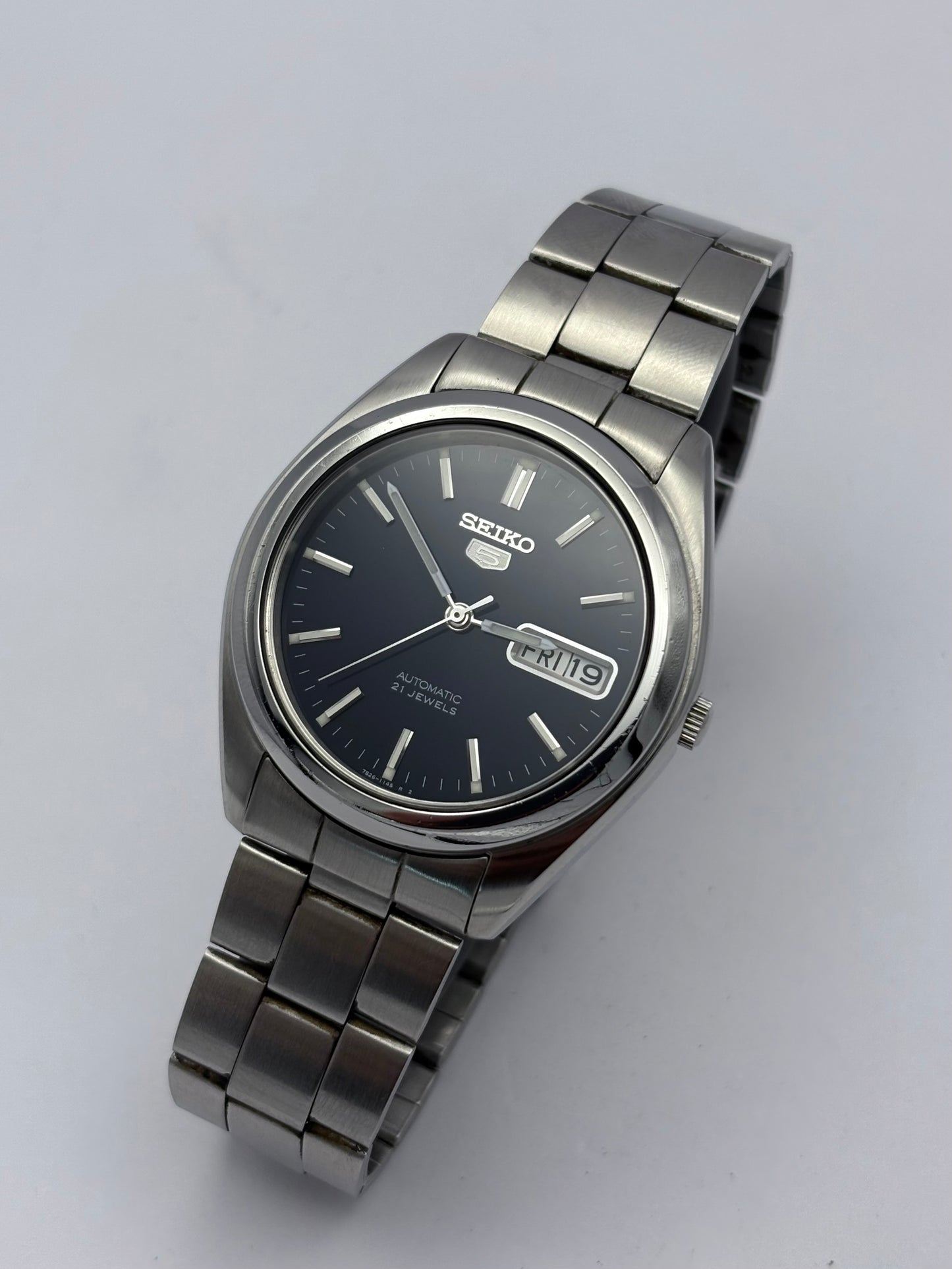 Seiko 5 Automatic men’s vintage watch midnight blue dial.