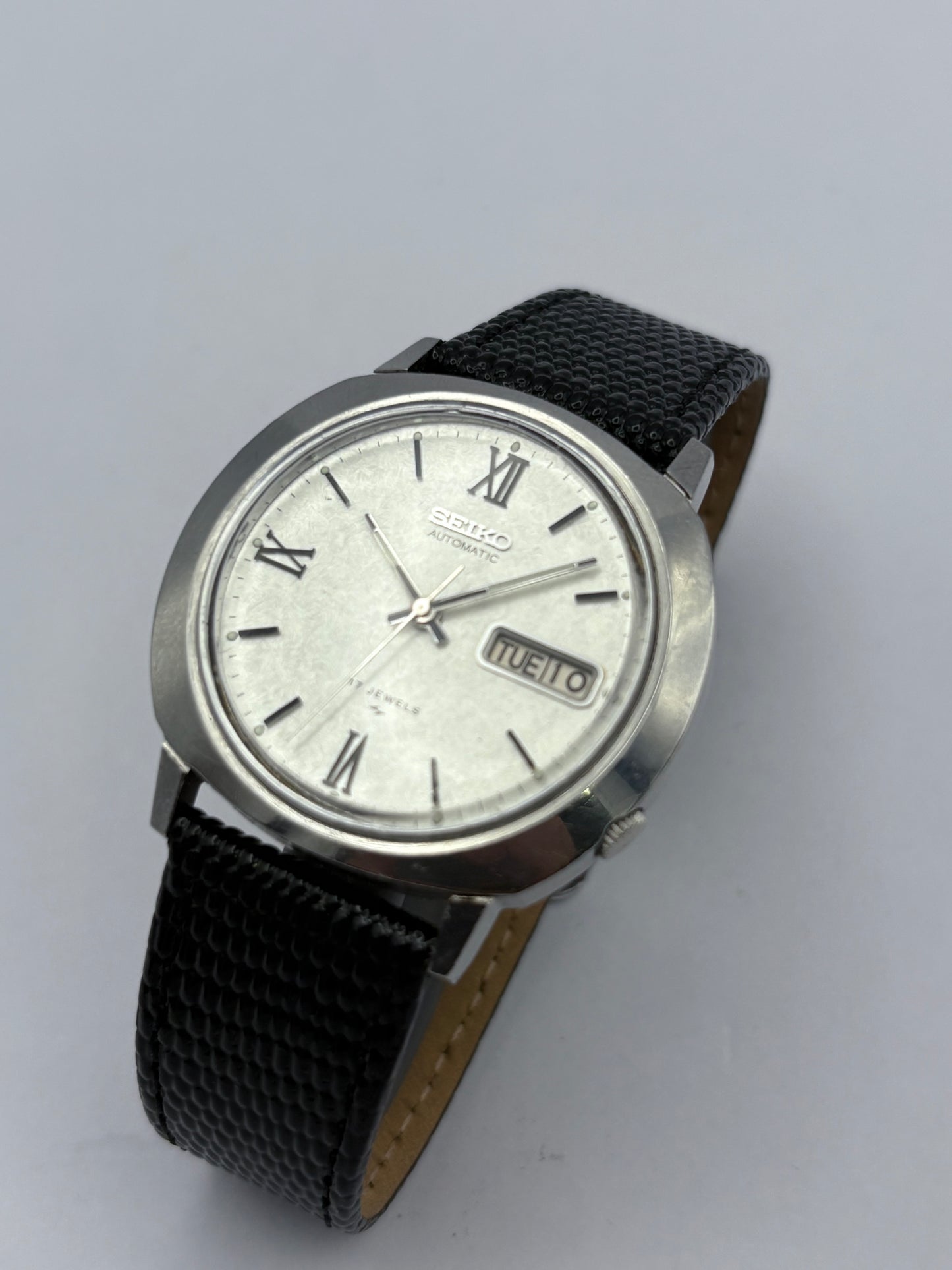 Seiko snowflake dial ref:7009-8030