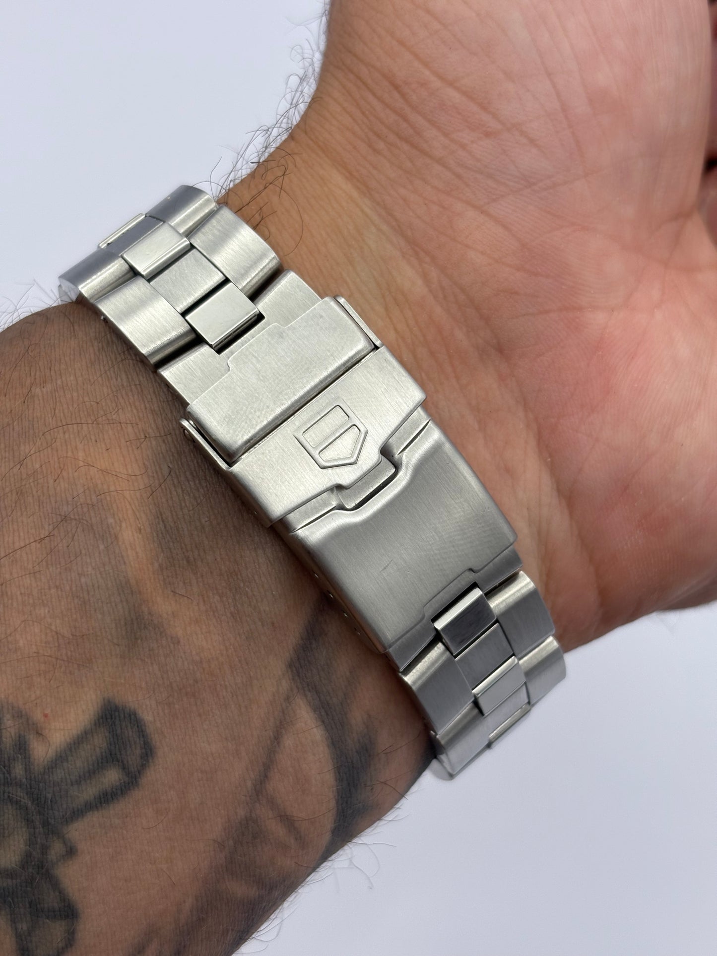 Tag Heuer 2000 Exclusive 38mm men’s quartz watch