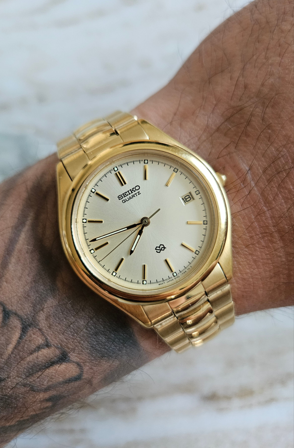 Seiko S2 Quartz Mens gold tone watch.