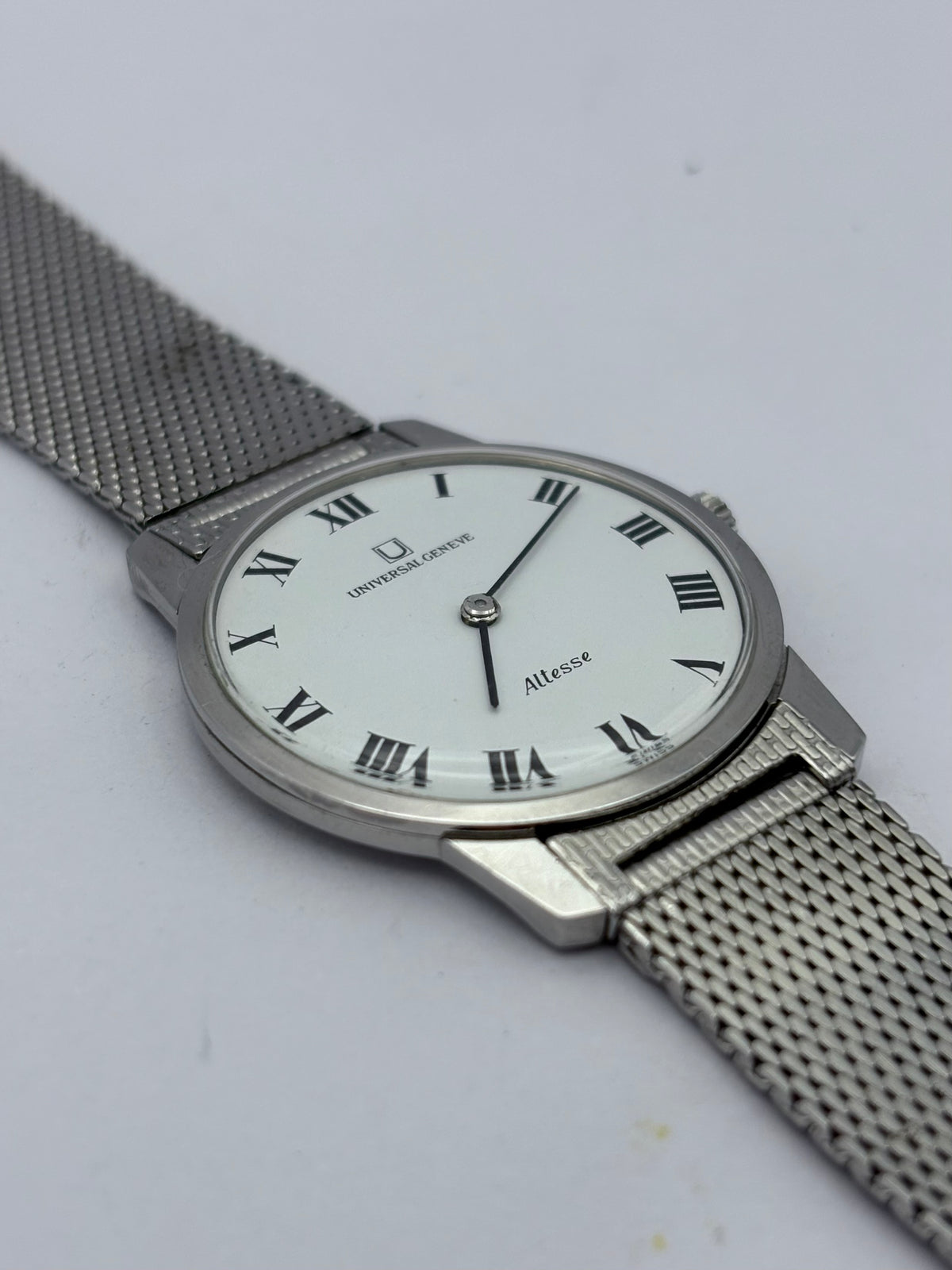 Universal Geneve Altesse Manual wind vintage watch